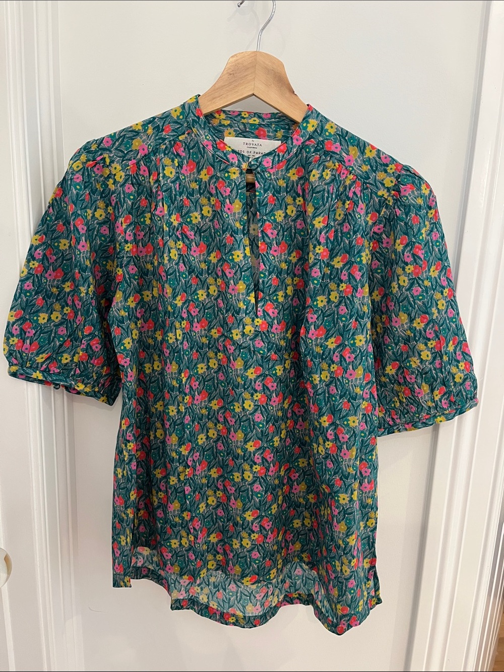 Trovata Teal Floral Short Puff Sleeve Blouse